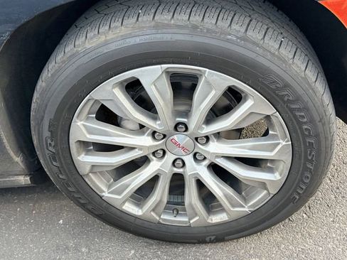 Used 2022 GMC Yukon Denali w/ Denali Premium Package image 4