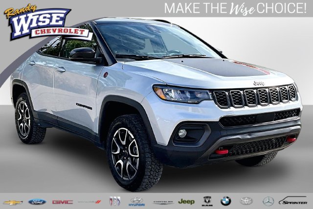 Used 2025 Jeep Compass Trailhawk AWD/4WD image 1
