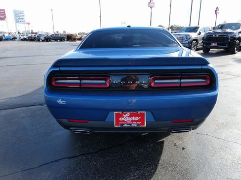 Used 2022 Dodge Challenger SXT image 6