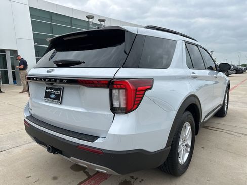 Used 2025 Ford Explorer Active w/ Active Comfort Package RWD image 31