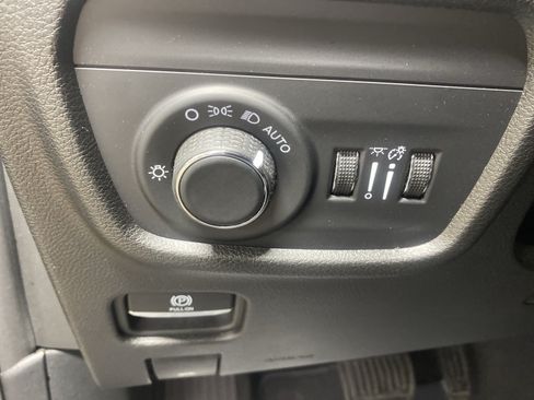 Used 2023 Jeep Grand Cherokee Laredo w/ Luxury Tech Group I AWD/4WD image 20