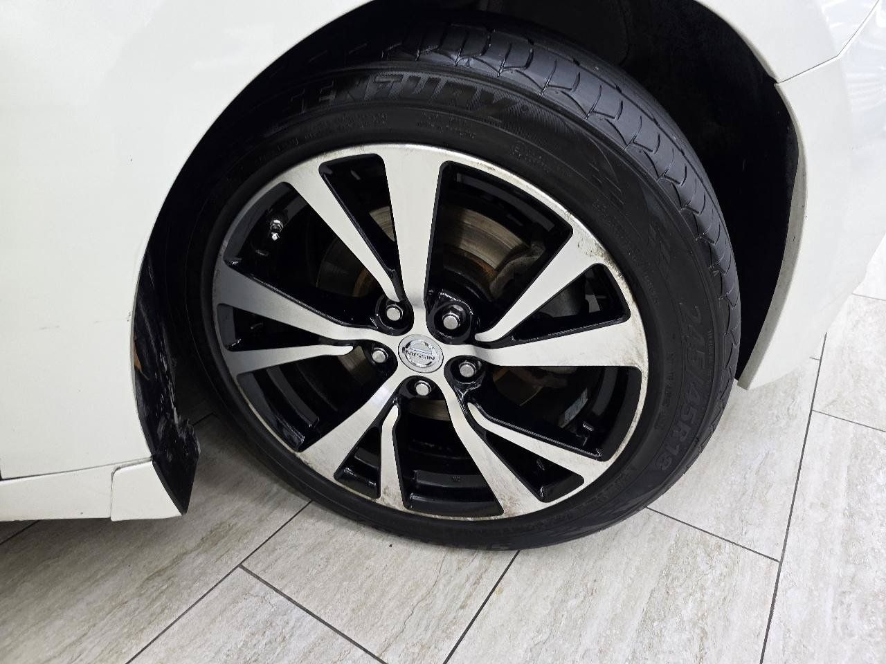 Used 2017 Nissan Maxima Platinum w/ Interior Lighting Package FWD image 40