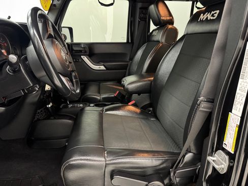 Used 2012 Jeep Wrangler Unlimited Rubicon AWD/4WD image 26