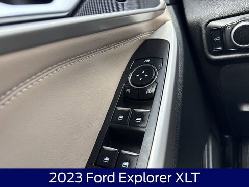 Used 2023 Ford Explorer XLT AWD/4WD image 28