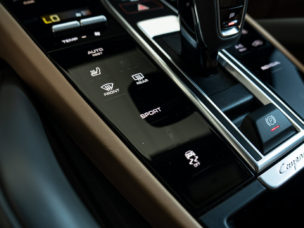 Certified 2021 Porsche Cayenne AWD/4WD image 15