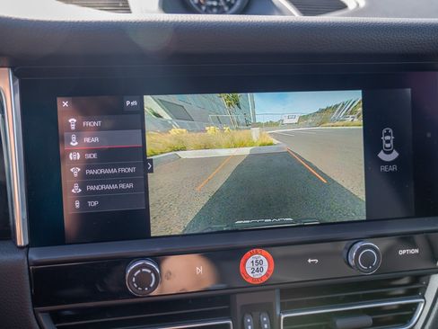 Certified 2026 Porsche Macan AWD/4WD image 17