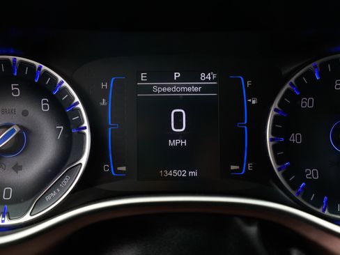 Used 2017 Chrysler Pacifica LX image 51