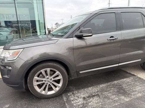 Used 2018 Ford Explorer XLT w/ Equipment Group 202A image 4