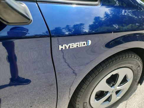 Used 2014 Toyota Prius Four w/ Solar Roof Package FWD image 11