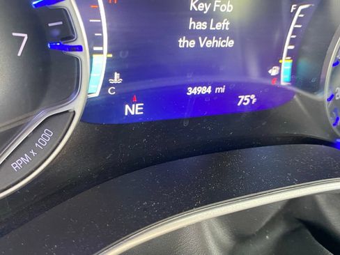 Used 2025 Chrysler Pacifica Select FWD image 5