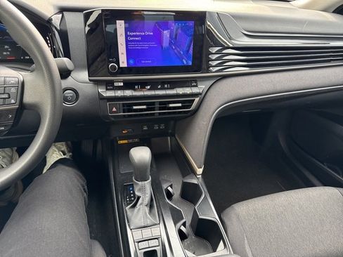 Used 2025 Toyota Camry LE image 15