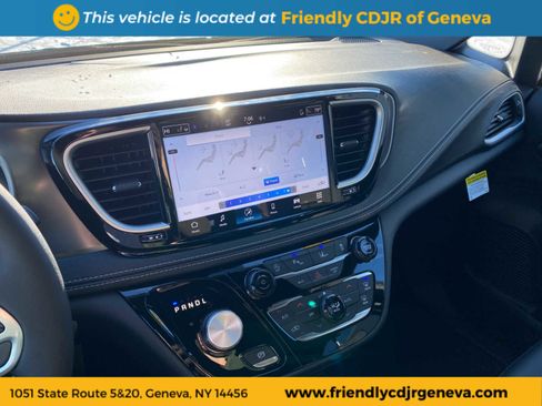 New 2026 Chrysler Pacifica Select image 19