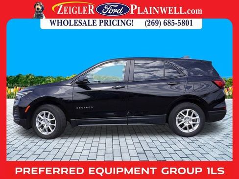 Used 2023 Chevrolet Equinox LS w/ LS Convenience Package image 2