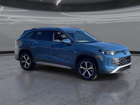 New 2026 Volkswagen Tiguan SE image 2