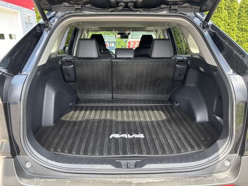 Used 2020 Toyota RAV4 XLE Premium AWD/4WD image 5