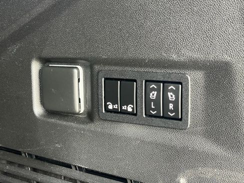 Used 2021 GMC Yukon Denali image 18