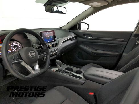 Used 2025 Nissan Altima 2.5 SV FWD image 13