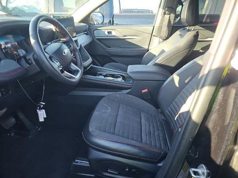 Used 2025 Ford Explorer ST-Line w/ ST-Line Street Pack AWD/4WD image 4