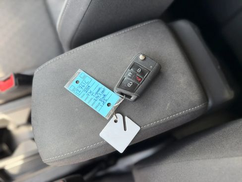 Used 2019 Volkswagen Tiguan S w/ Driver Assistance Package FWD image 2