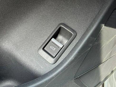 Used 2025 Audi Q4 e-tron Premium w/ Convenience Package RWD image 17