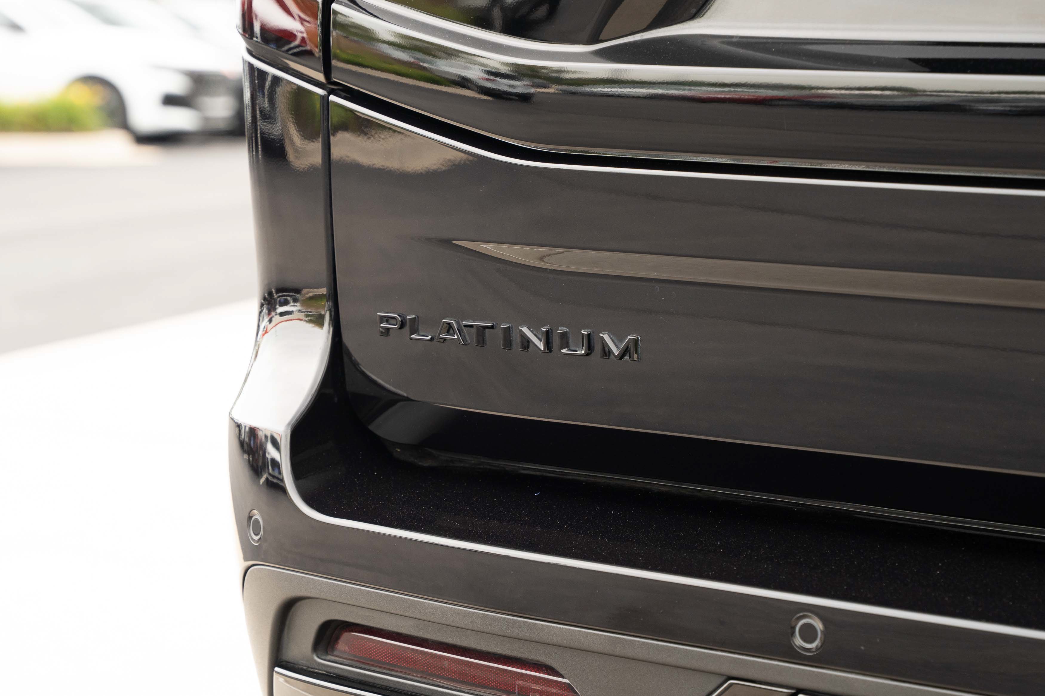 Used 2025 Ford Expedition Platinum w/ Stealth Performance Package AWD/4WD image 33