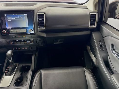 Used 2024 Nissan Frontier SL w/ Technology Package image 37