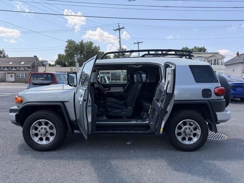 Used 2012 Toyota FJ Cruiser 4WD w/ Upgrade Pkg image 13