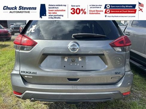 Used 2018 Nissan Rogue SV FWD image 2