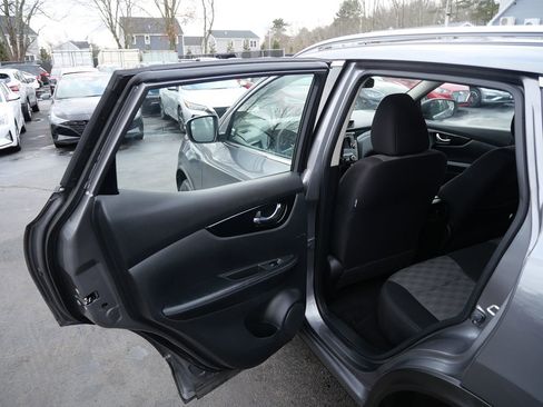 Used 2020 Nissan Rogue Sport SV image 24