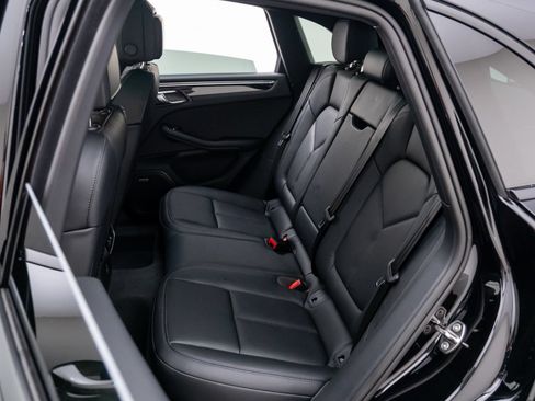 Certified 2026 Porsche Macan AWD/4WD image 16
