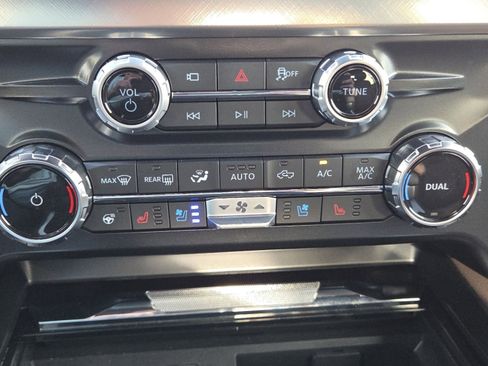 Used 2025 Ford F450 King Ranch w/ Chrome Package image 38