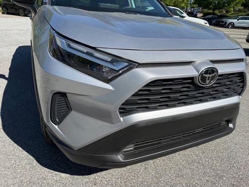Used 2023 Toyota RAV4 LE AWD/4WD image 28