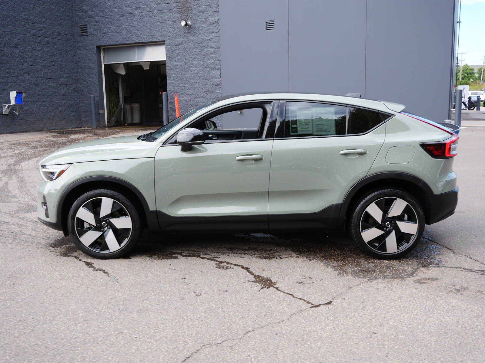 Used 2023 Volvo C40 P8 Recharge Ultimate w/ Protection Package Premier AWD/4WD image 4