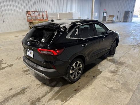 Used 2024 Ford Escape Platinum image 39