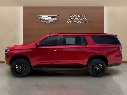 Used 2024 Chevrolet Suburban Z71 w/ Luxury Package AWD/4WD image 3
