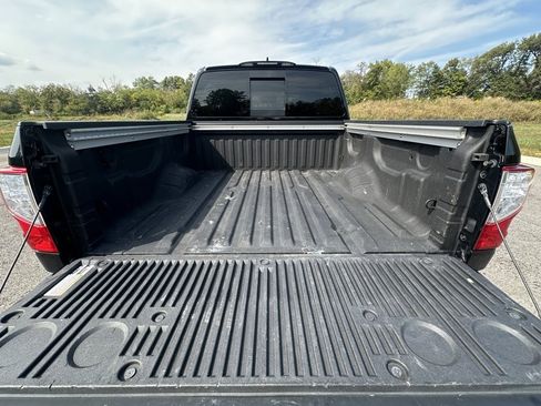 Used 2023 Nissan Titan SV w/ SV Convenience Package image 10