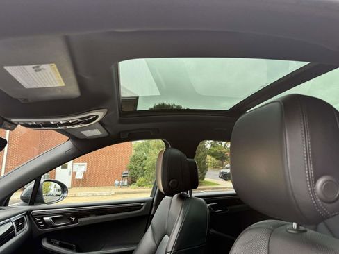 Used 2018 Porsche Macan image 12