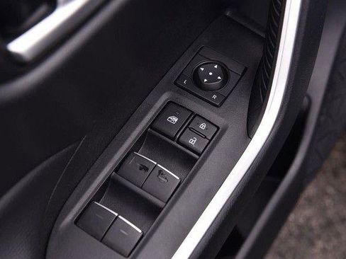 Used 2025 Toyota RAV4 XLE image 9