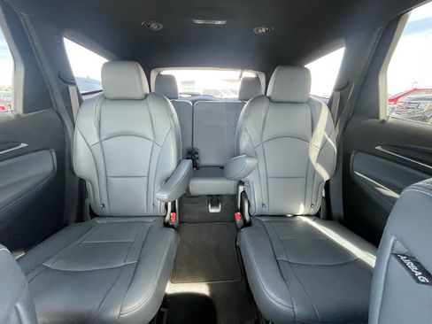 Used 2023 Buick Enclave Essence image 27