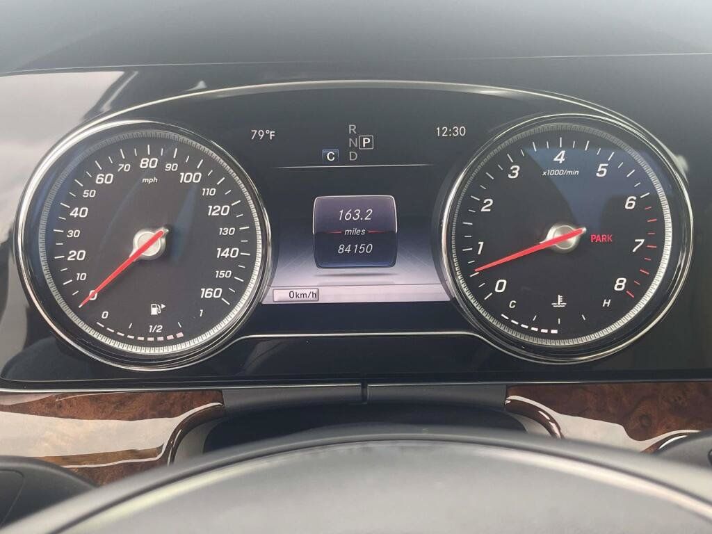 Used 2018 Mercedes-Benz E 400 4MATIC Sedan image 3