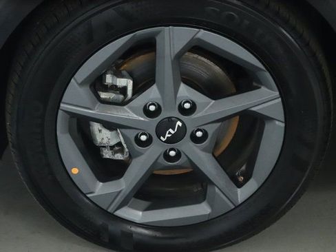 Used 2025 Kia K4 LXS image 36