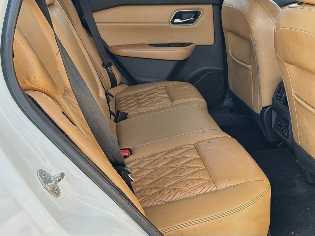 Used 2021 Nissan Rogue Platinum FWD image 30