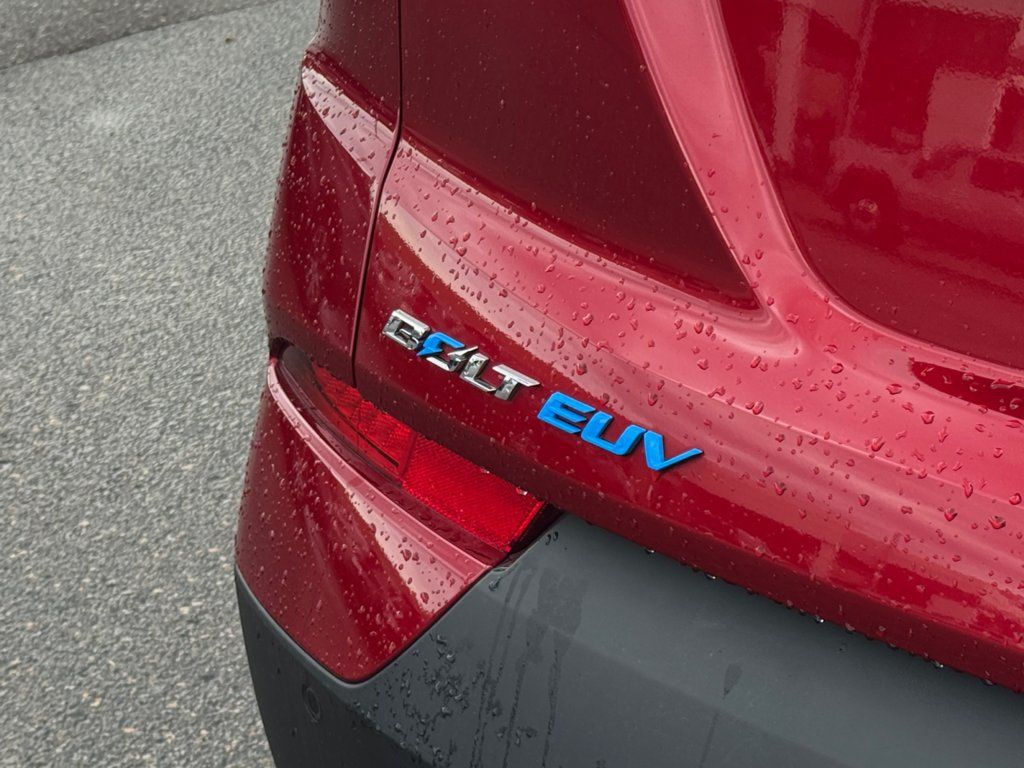 Used 2023 Chevrolet Bolt EUV LT w/ Comfort Package FWD image 38