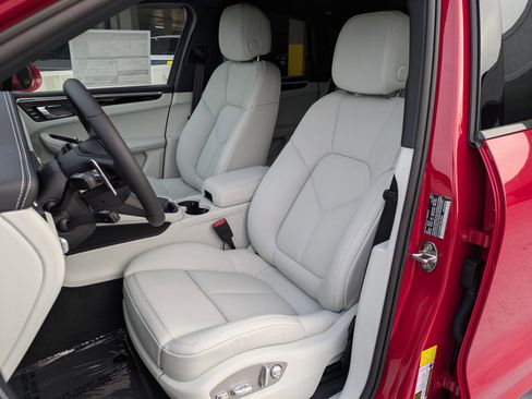 New 2026 Porsche Macan image 5