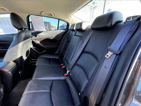 Used 2018 MAZDA MAZDA3 Touring image 15