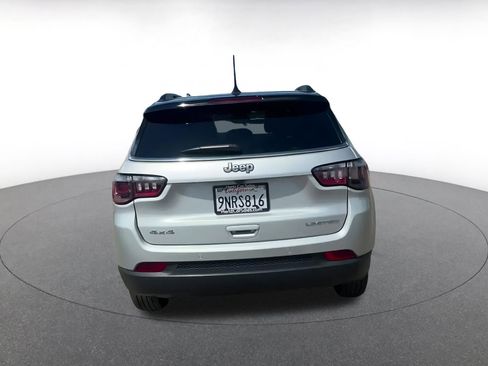 Used 2025 Jeep Compass Limited image 12