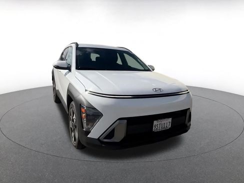 Used 2025 Hyundai Kona SEL image 3