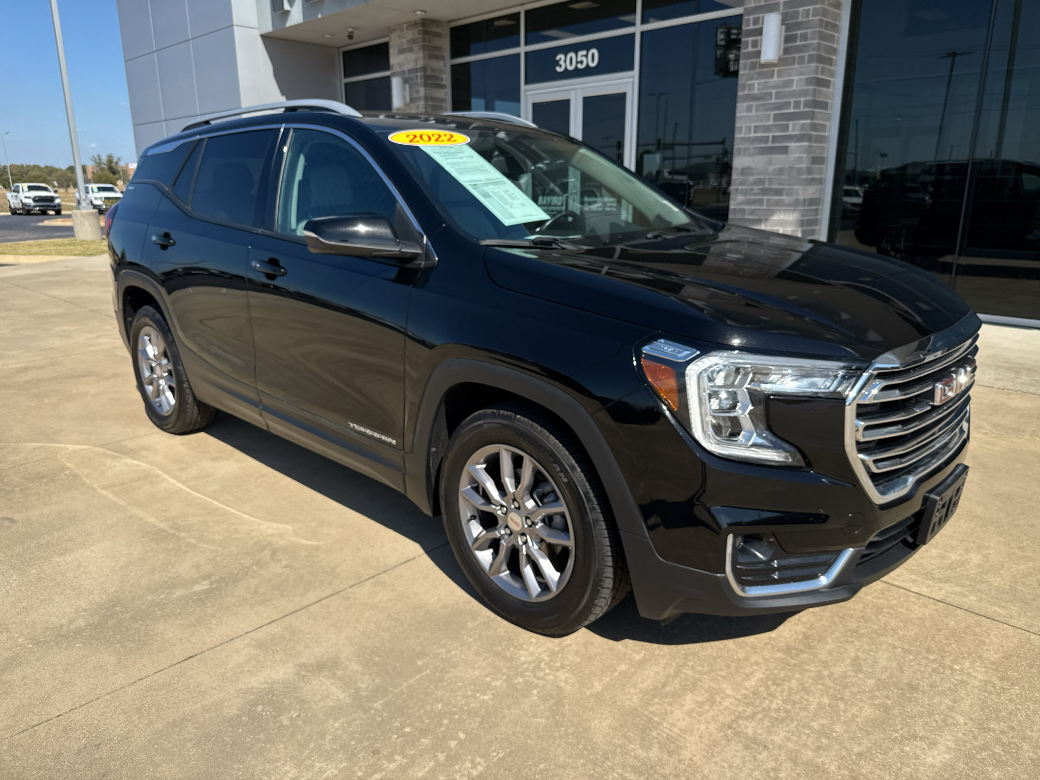 Used 2022 GMC Terrain SLT FWD image 1