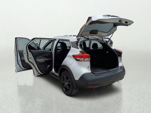 Used 2019 Nissan Kicks SV FWD image 13