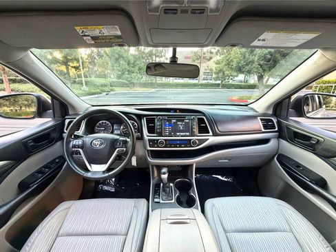 Used 2016 Toyota Highlander Plus FWD image 15